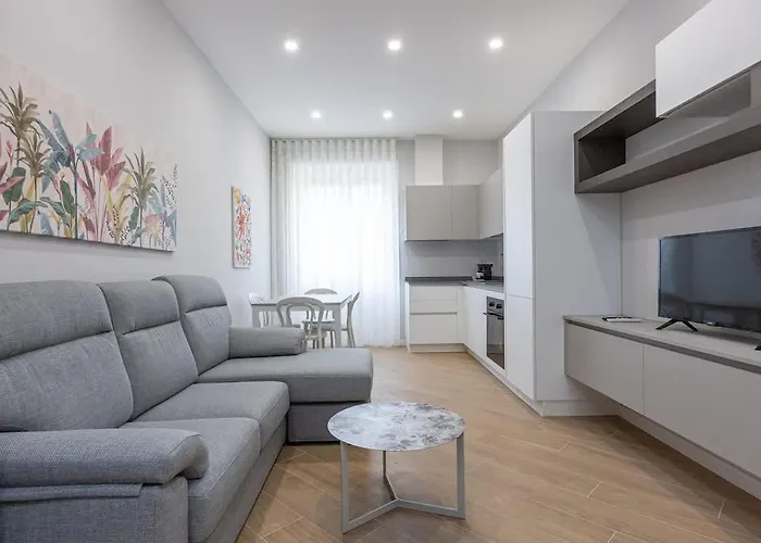 Nuovo Ben Collegato Con Il Centro شقة